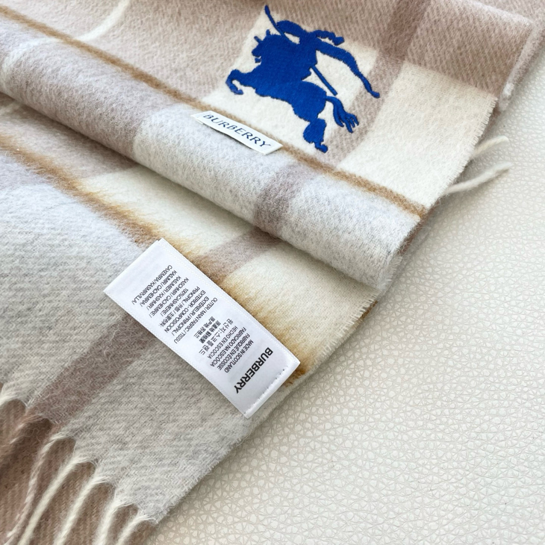 爆款🔺双面羊绒专柜同步 经典设计完美，若隐若现的巴宝利标志，强烈推荐手慢无‼️千万别去专柜买‼️代购就要