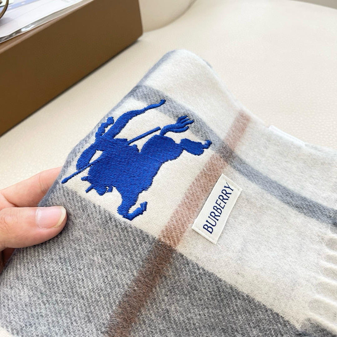 爆款🔺双面羊绒专柜同步 经典设计完美，若隐若现的巴宝利标志，强烈推荐手慢无‼️千万别去专柜买‼️代购就要