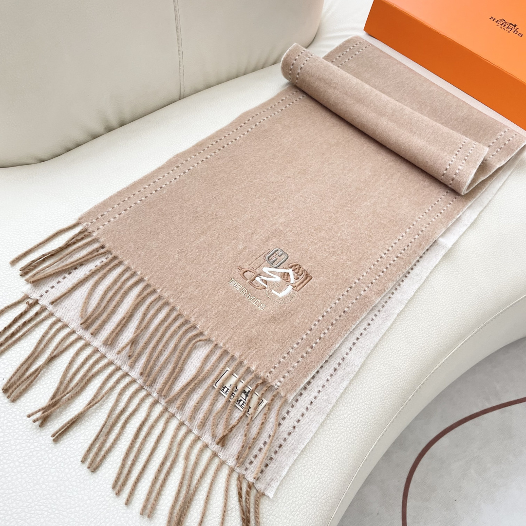 上新2025爱马仕双面男女款围巾且买且珍惜😍~都是出口订单所以比较难遇❤️东西讲究少而精😍好看的一定要收