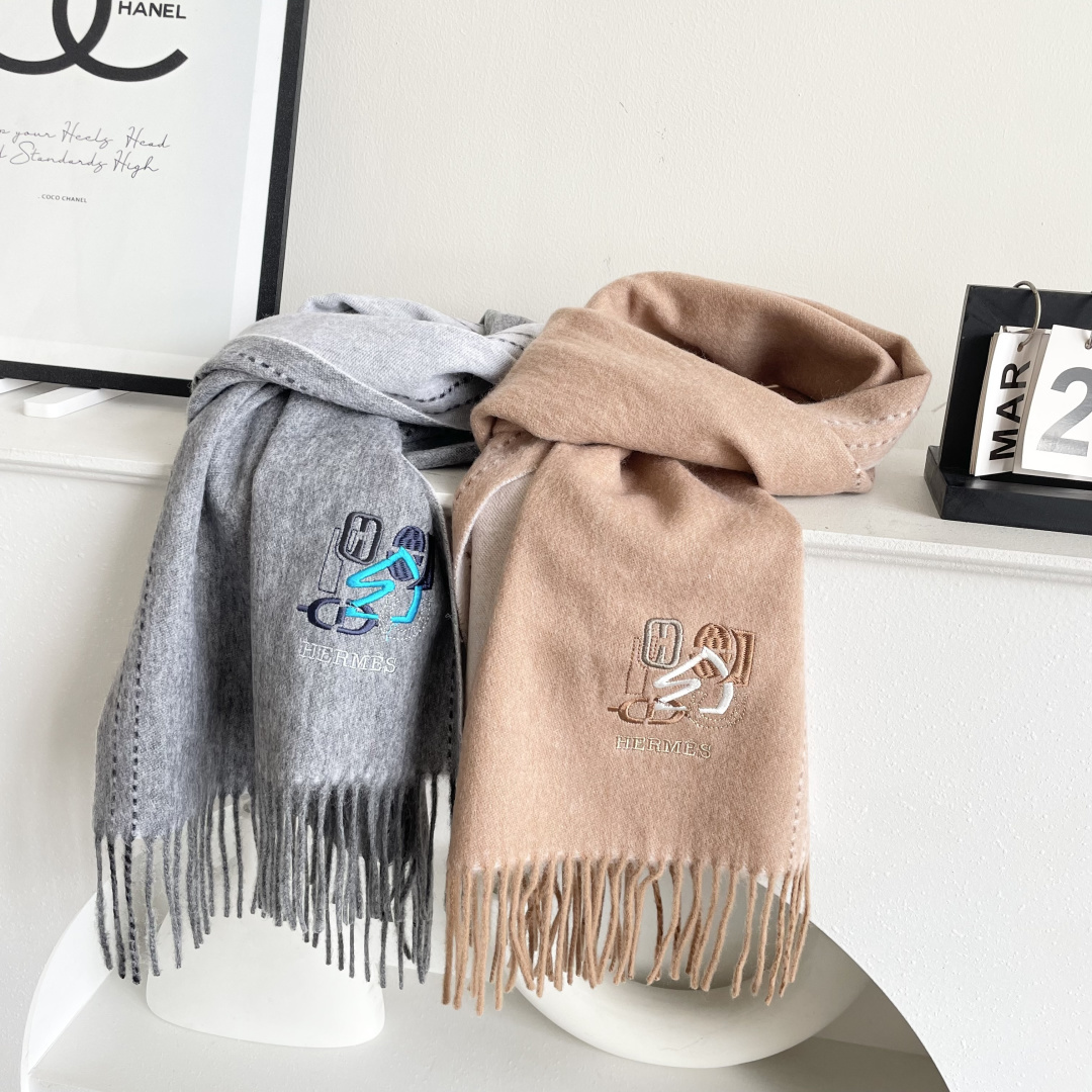 上新2025爱马仕双面男女款围巾且买且珍惜😍~都是出口订单所以比较难遇❤️东西讲究少而精😍好看的一定要收