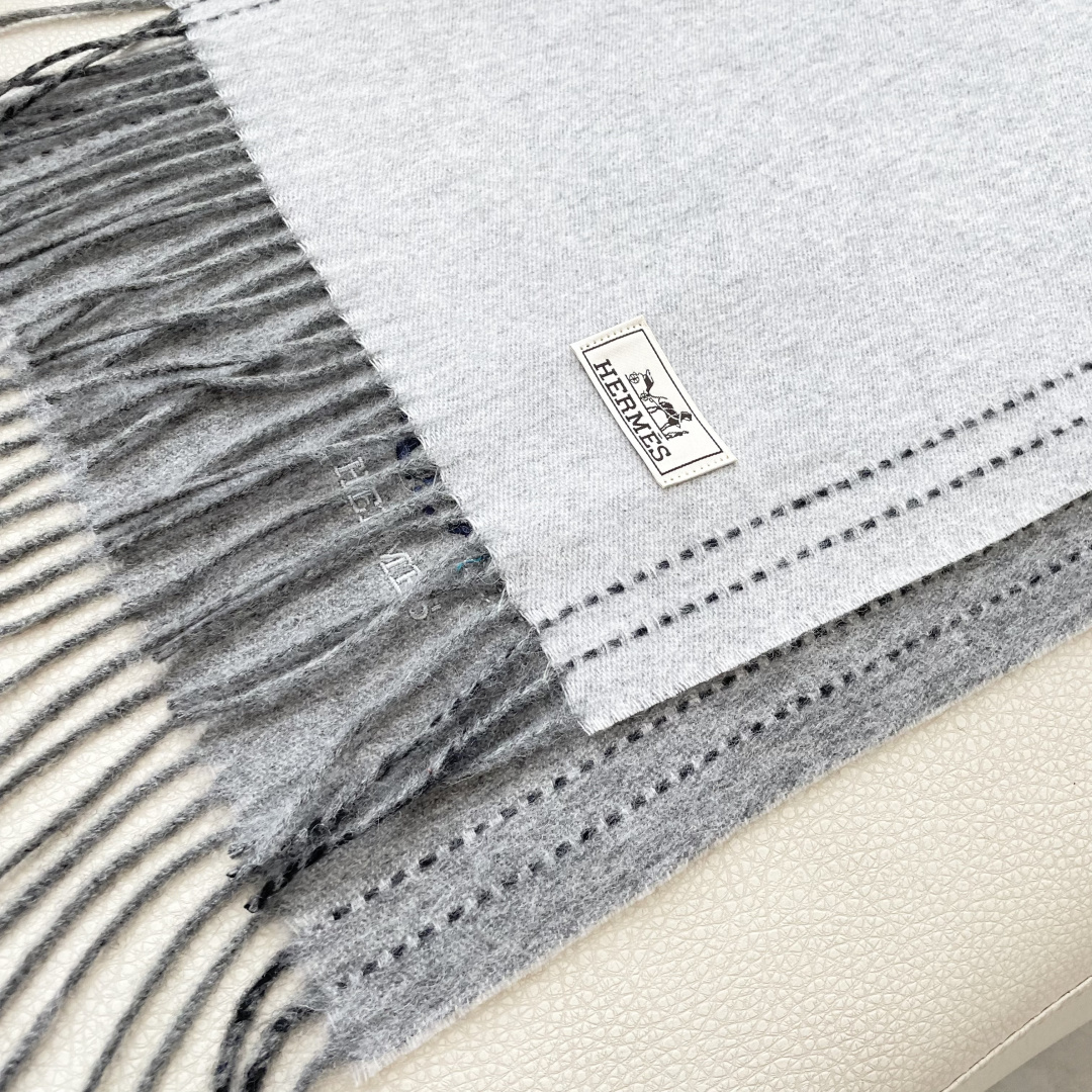 上新2025爱马仕双面男女款围巾且买且珍惜😍~都是出口订单所以比较难遇❤️东西讲究少而精😍好看的一定要收