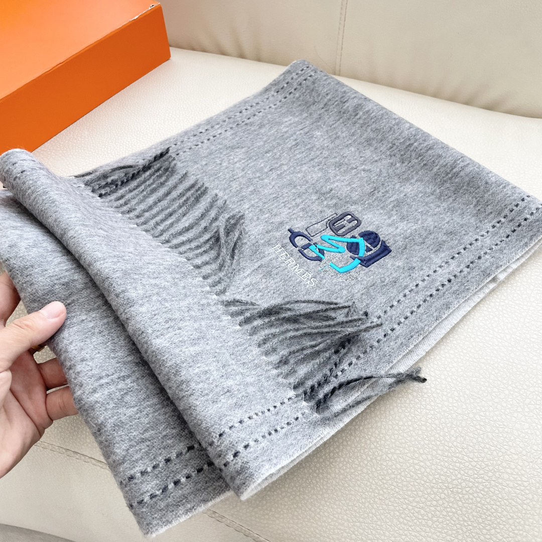 上新2025爱马仕双面男女款围巾且买且珍惜😍~都是出口订单所以比较难遇❤️东西讲究少而精😍好看的一定要收