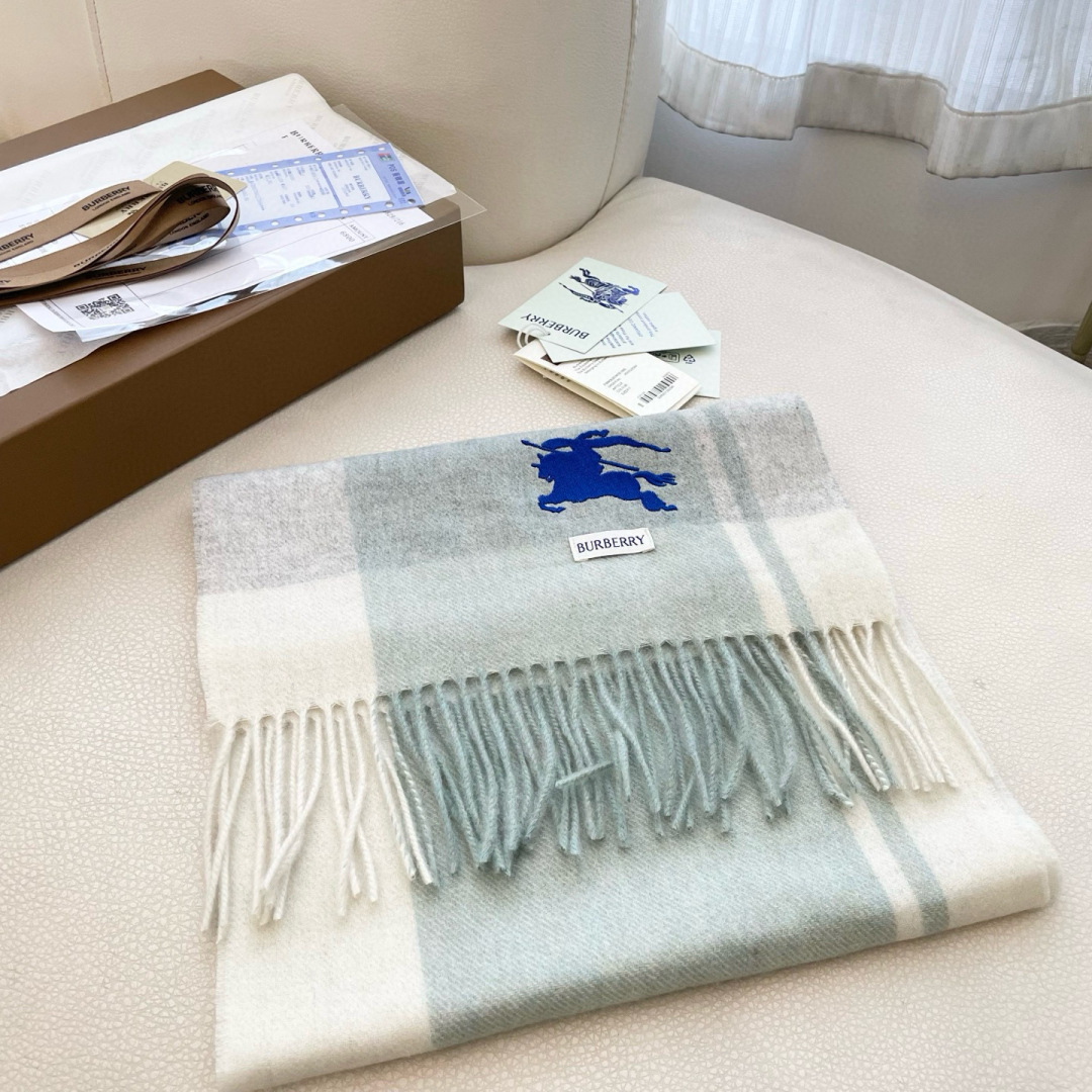 爆款🔺双面羊绒专柜同步 经典设计完美，若隐若现的巴宝利标志，强烈推荐手慢无‼️千万别去专柜买‼️代购就要