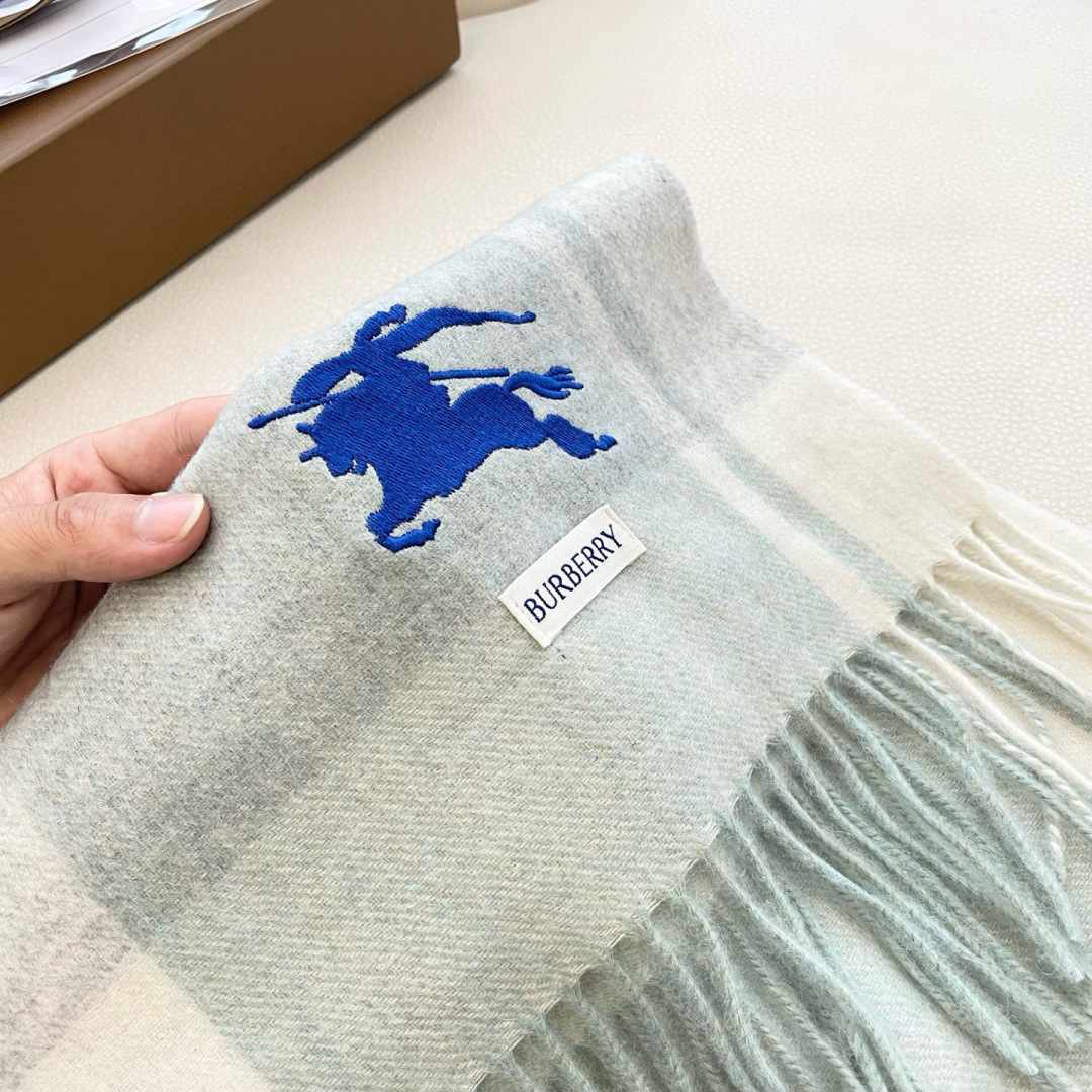 爆款🔺双面羊绒专柜同步 经典设计完美，若隐若现的巴宝利标志，强烈推荐手慢无‼️千万别去专柜买‼️代购就要