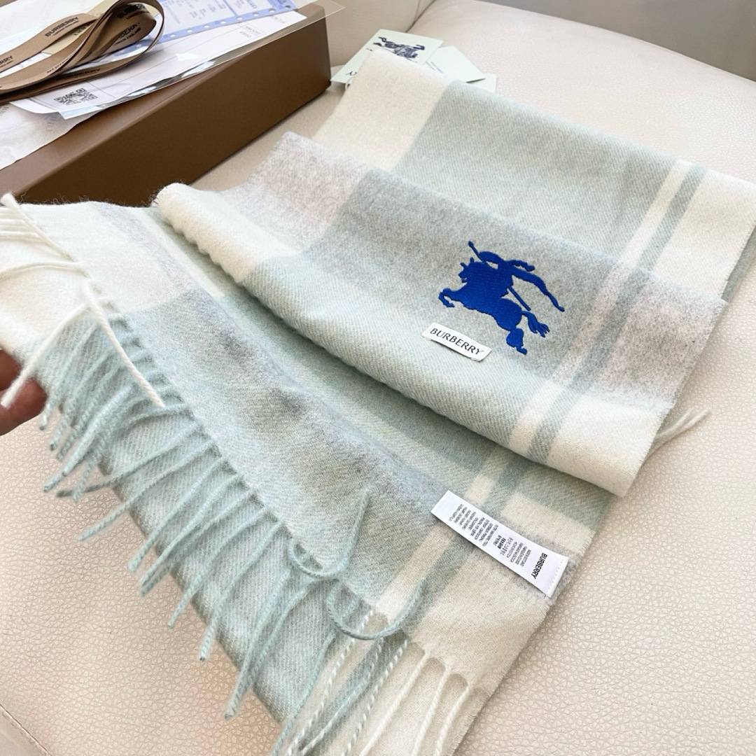 爆款🔺双面羊绒专柜同步 经典设计完美，若隐若现的巴宝利标志，强烈推荐手慢无‼️千万别去专柜买‼️代购就要