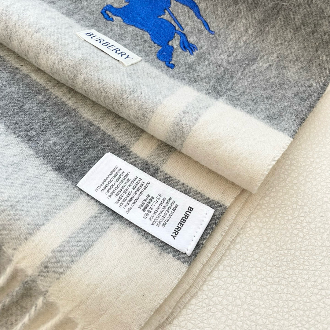 爆款🔺双面羊绒专柜同步 经典设计完美，若隐若现的巴宝利标志，强烈推荐手慢无‼️千万别去专柜买‼️代购就要