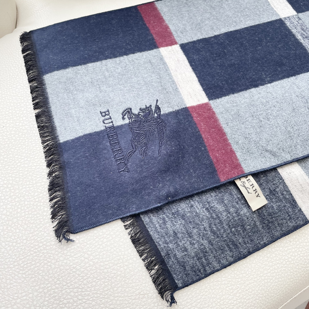 上新2025爱马仕男女款围巾且买且珍惜😍~都是出口订单所以比较难遇❤️东西讲究少而精😍好看的一定要收😎这