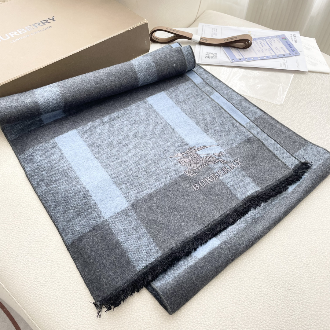 上新2025爱马仕男女款围巾且买且珍惜😍~都是出口订单所以比较难遇❤️东西讲究少而精😍好看的一定要收😎这