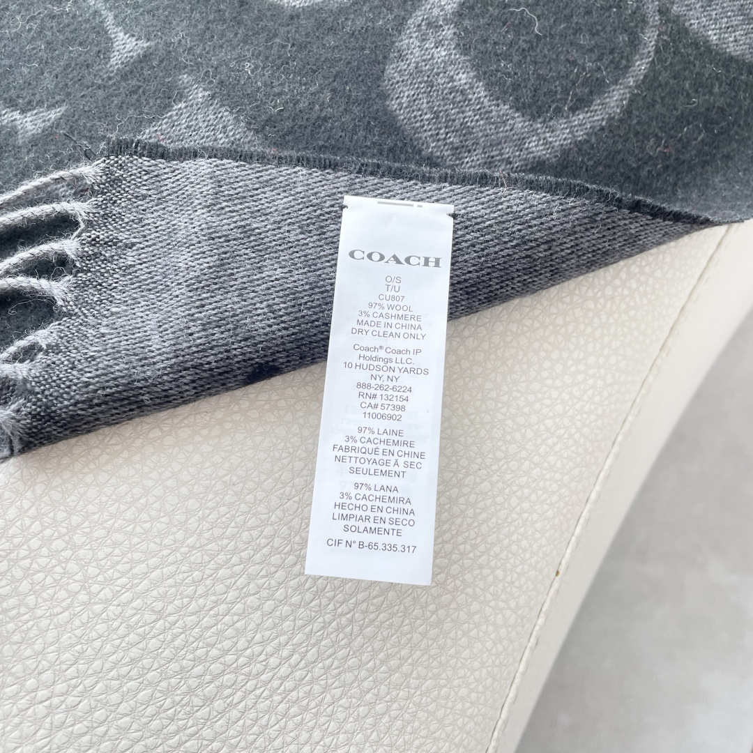 高本版✨✨【经典款】COACH经典 蔻驰披肩也太好看了吧！不仅有颜值还有品质，97%羊毛+3%羊绒，手感