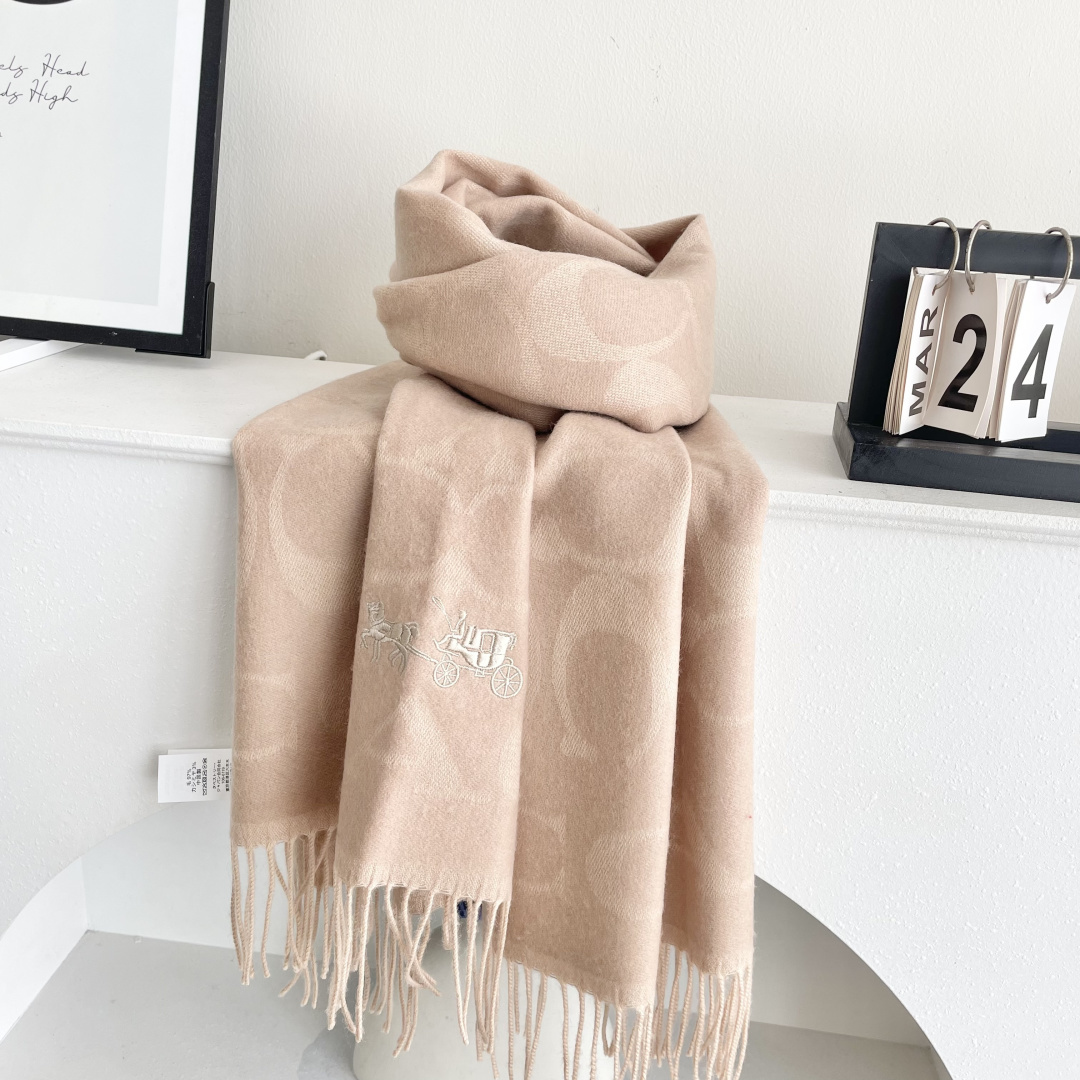 高本版✨✨【经典款】COACH经典 蔻驰披肩也太好看了吧！不仅有颜值还有品质，97%羊毛+3%羊绒，手感