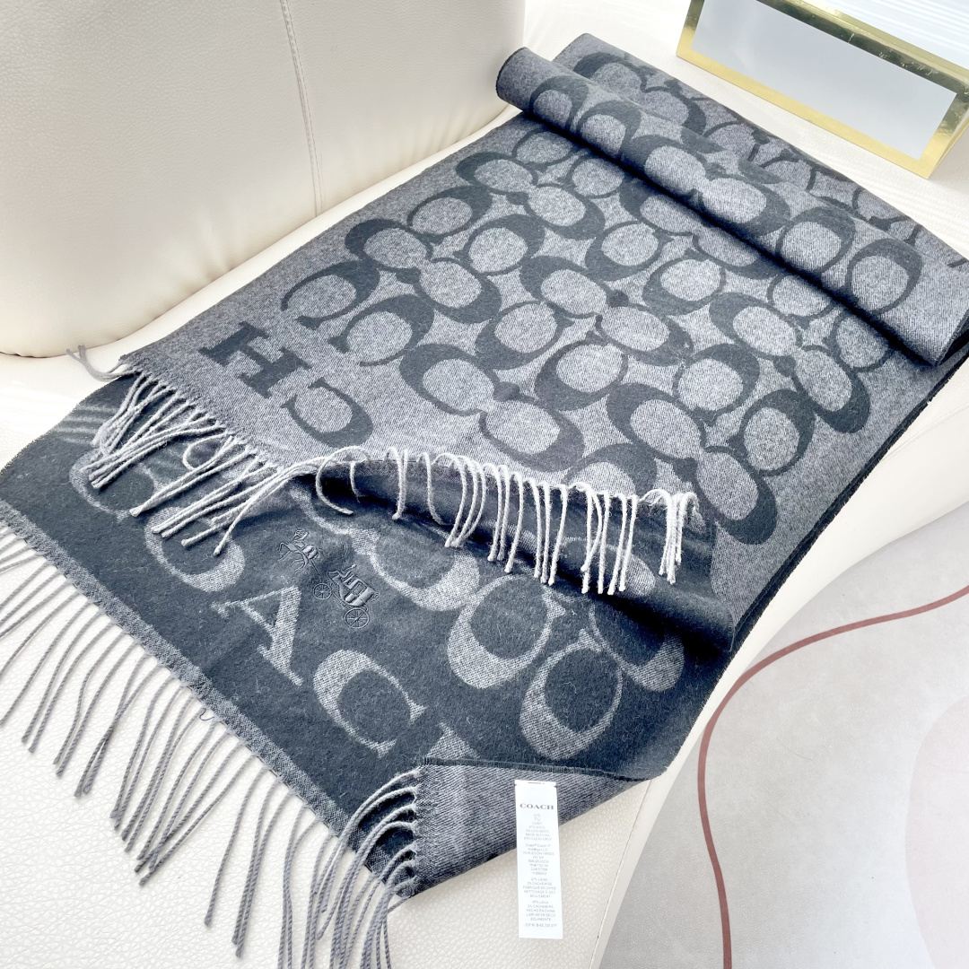 高本版✨✨【经典款】COACH经典 蔻驰披肩也太好看了吧！不仅有颜值还有品质，97%羊毛+3%羊绒，手感