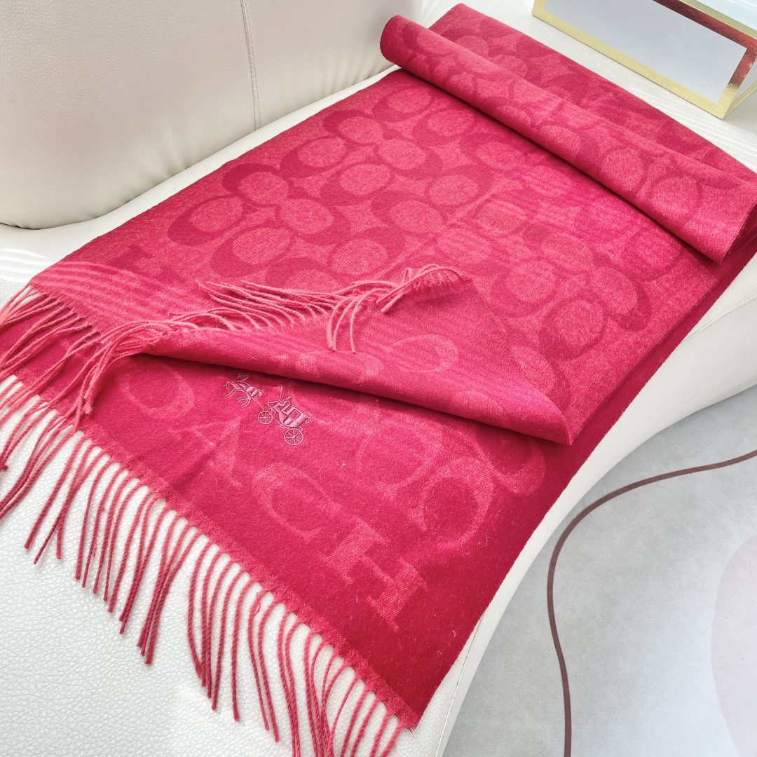 高本版✨✨【经典款】COACH经典 蔻驰披肩也太好看了吧！不仅有颜值还有品质，97%羊毛+3%羊绒，手感