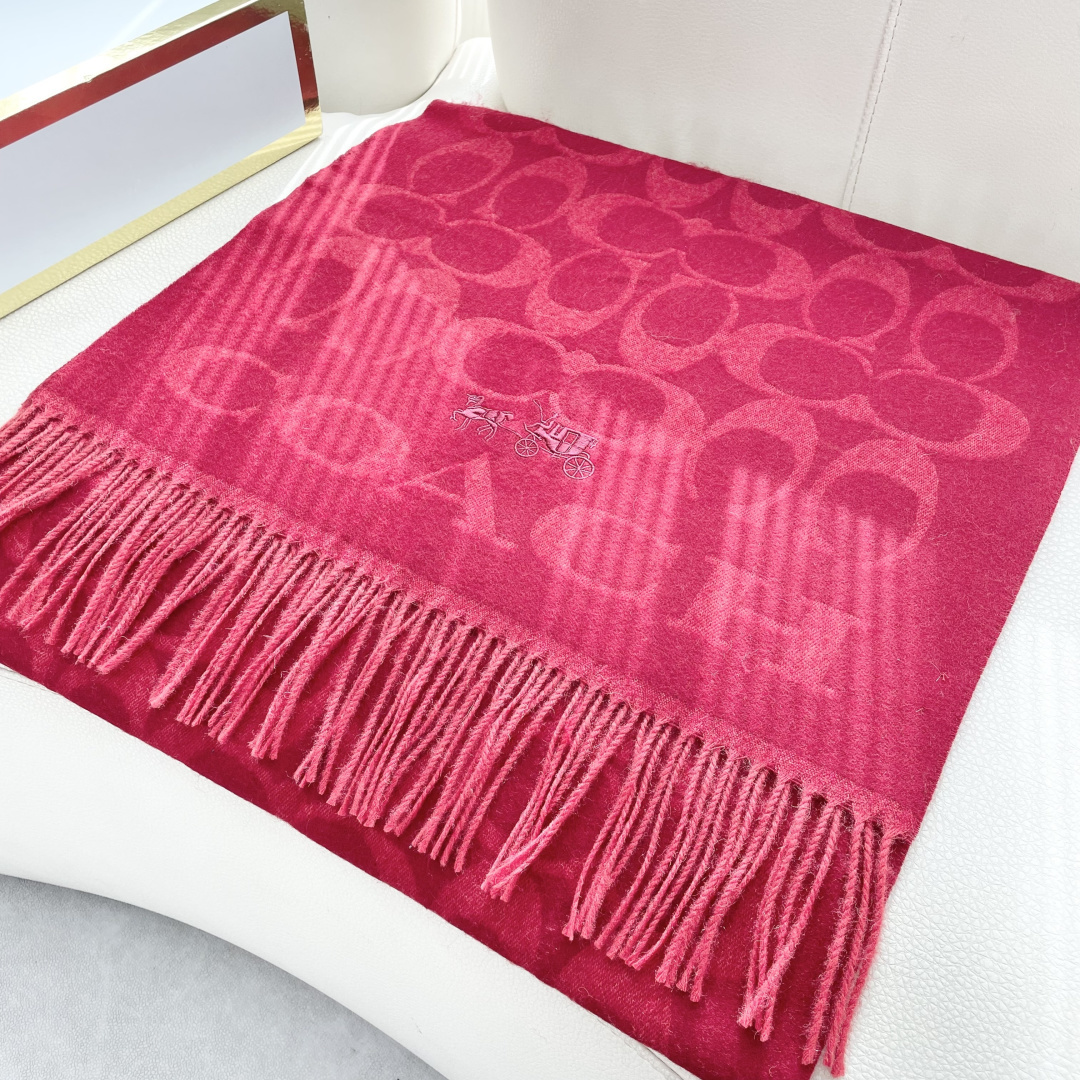 高本版✨✨【经典款】COACH经典 蔻驰披肩也太好看了吧！不仅有颜值还有品质，97%羊毛+3%羊绒，手感