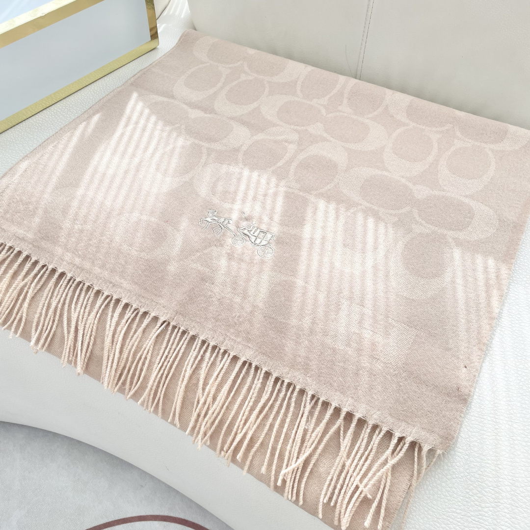 高本版✨✨【经典款】COACH经典 蔻驰披肩也太好看了吧！不仅有颜值还有品质，97%羊毛+3%羊绒，手感