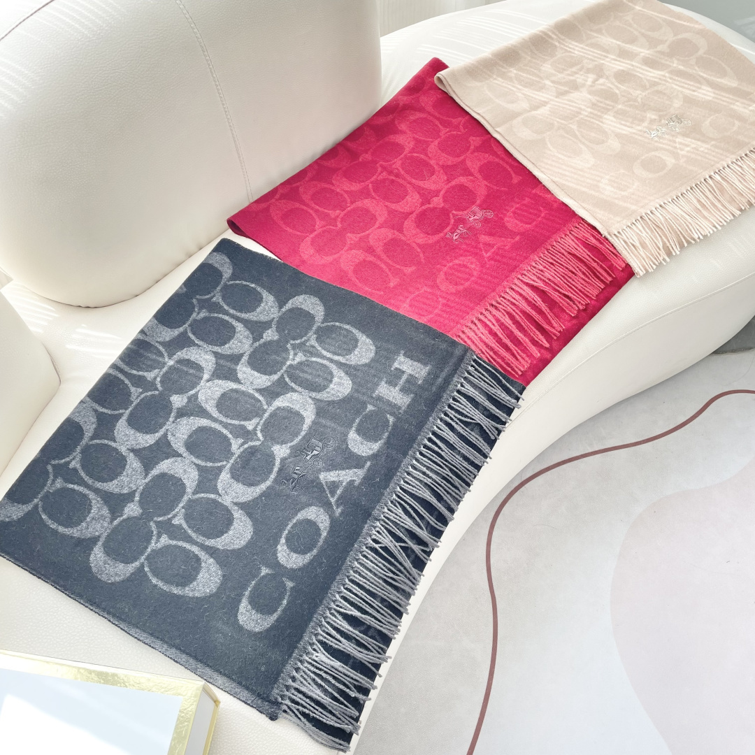 高本版✨✨【经典款】COACH经典 蔻驰披肩也太好看了吧！不仅有颜值还有品质，97%羊毛+3%羊绒，手感