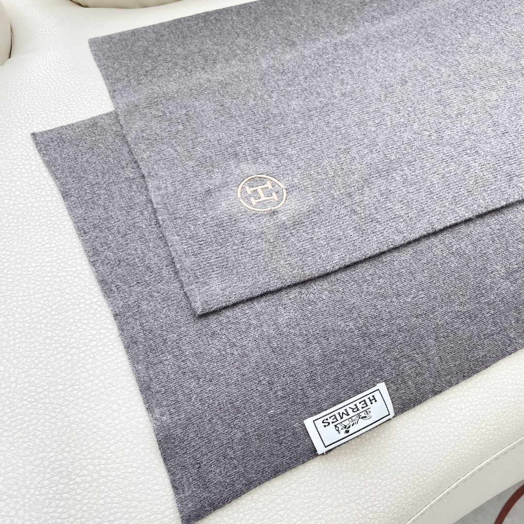 爆款上新 情侣款👍👍爱马仕 独家牛货🐂 奢华尽在尺寸之间，高端品质‼️具有超高羊绒品质才会被此品牌青睐‼