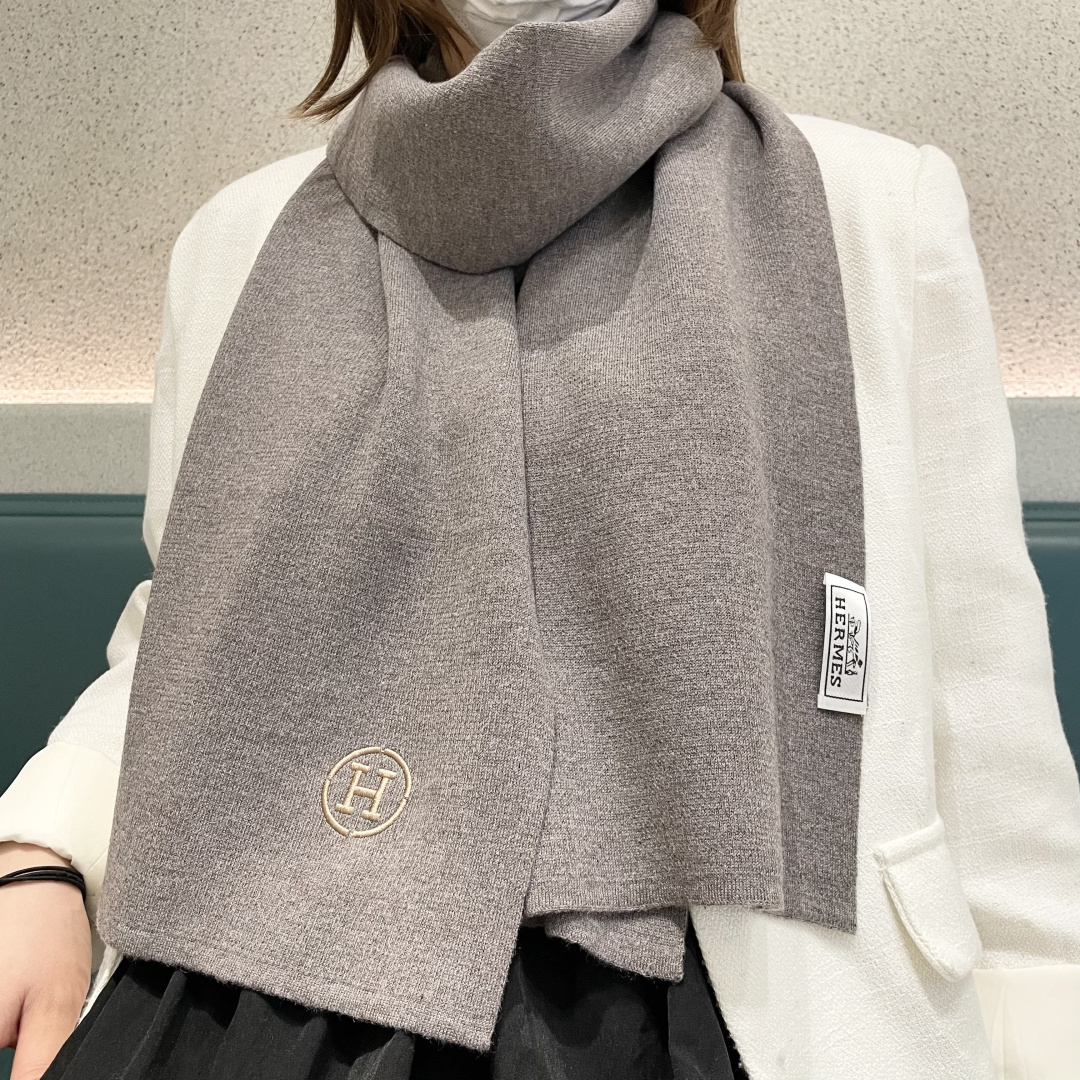 爆款上新 情侣款👍👍爱马仕 独家牛货🐂 奢华尽在尺寸之间，高端品质‼️具有超高羊绒品质才会被此品牌青睐‼