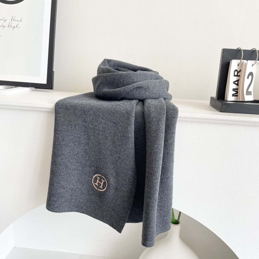 爆款上新 情侣款👍👍爱马仕 独家牛货🐂 奢华尽在尺寸之间，高端品质‼️具有超高羊绒品质才会被此品牌青睐‼