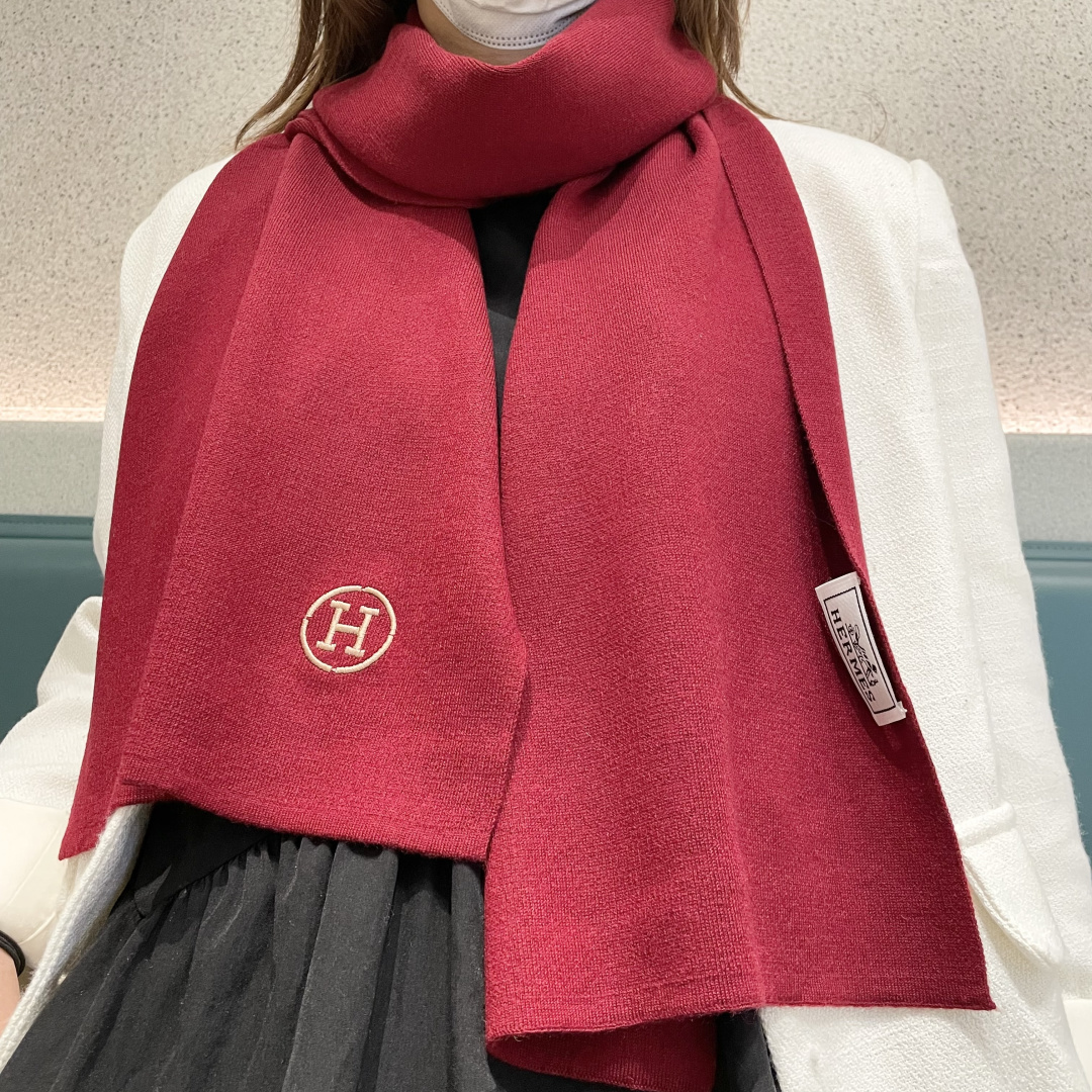 爆款上新 情侣款👍👍爱马仕 独家牛货🐂 奢华尽在尺寸之间，高端品质‼️具有超高羊绒品质才会被此品牌青睐‼