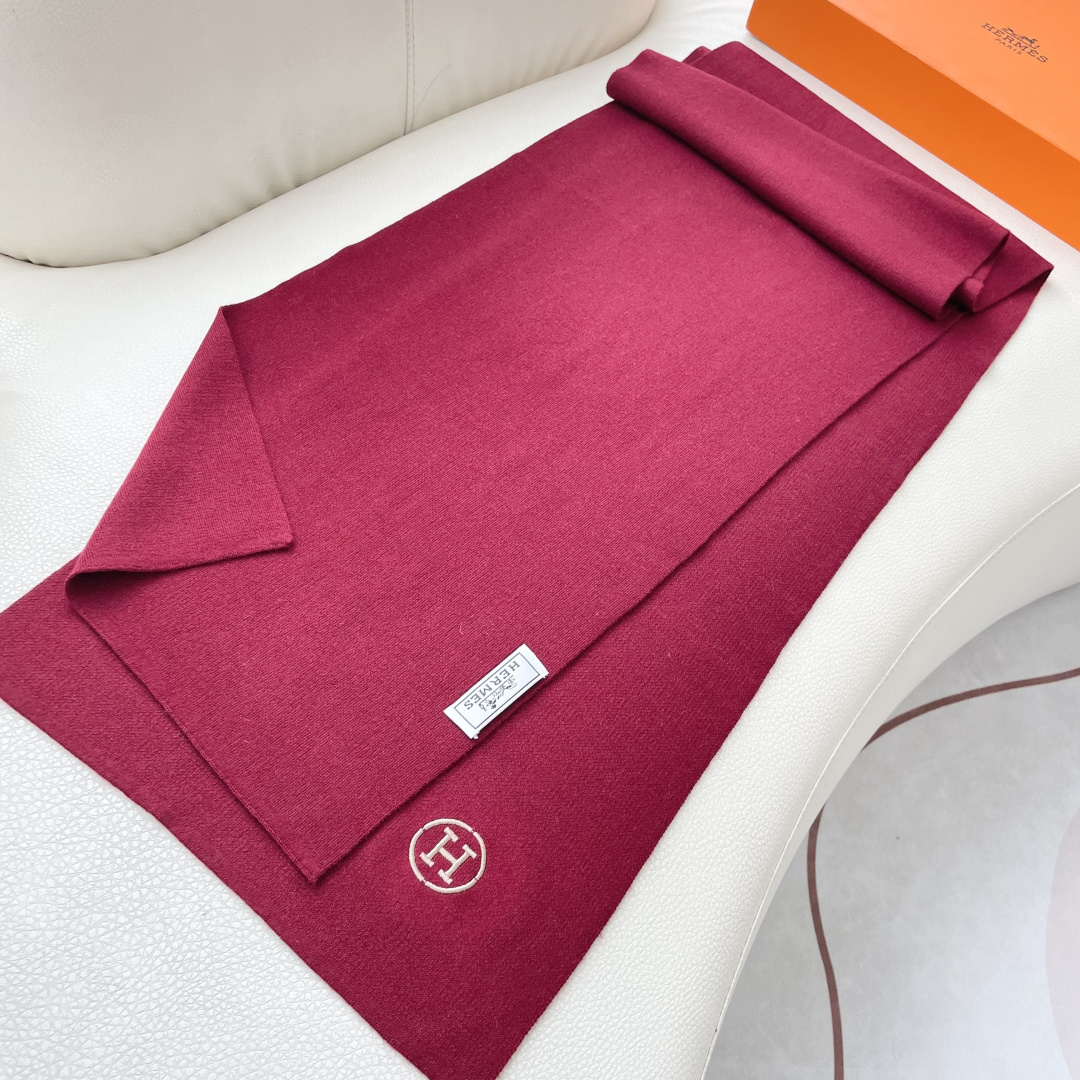 爆款上新 情侣款👍👍爱马仕 独家牛货🐂 奢华尽在尺寸之间，高端品质‼️具有超高羊绒品质才会被此品牌青睐‼