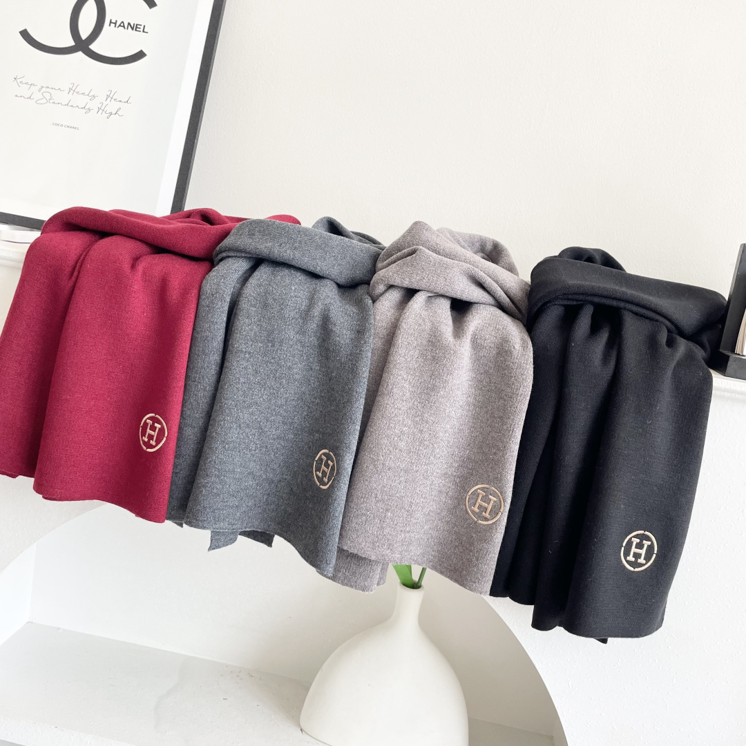 爆款上新 情侣款👍👍爱马仕 独家牛货🐂 奢华尽在尺寸之间，高端品质‼️具有超高羊绒品质才会被此品牌青睐‼