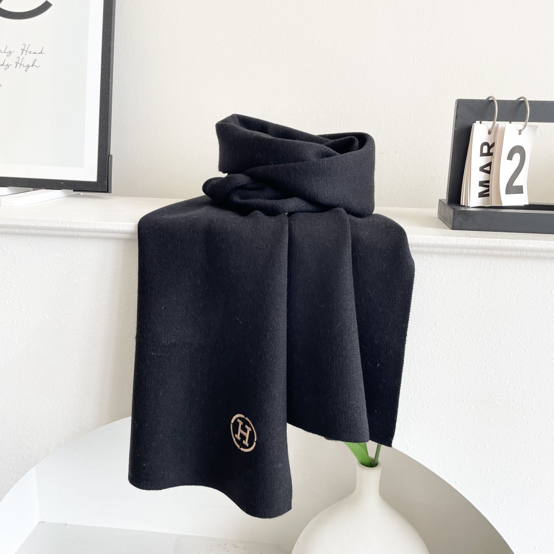 爆款上新 情侣款👍👍爱马仕 独家牛货🐂 奢华尽在尺寸之间，高端品质‼️具有超高羊绒品质才会被此品牌青睐‼