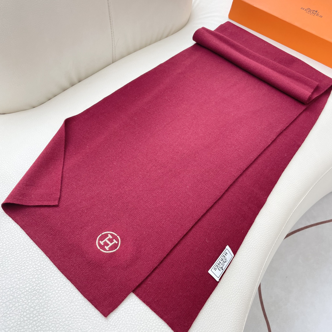 爆款上新 情侣款👍👍爱马仕 独家牛货🐂 奢华尽在尺寸之间，高端品质‼️具有超高羊绒品质才会被此品牌青睐‼