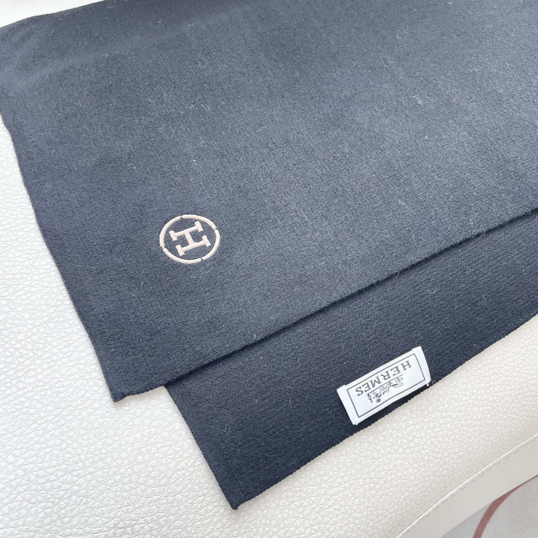 爆款上新 情侣款👍👍爱马仕 独家牛货🐂 奢华尽在尺寸之间，高端品质‼️具有超高羊绒品质才会被此品牌青睐‼