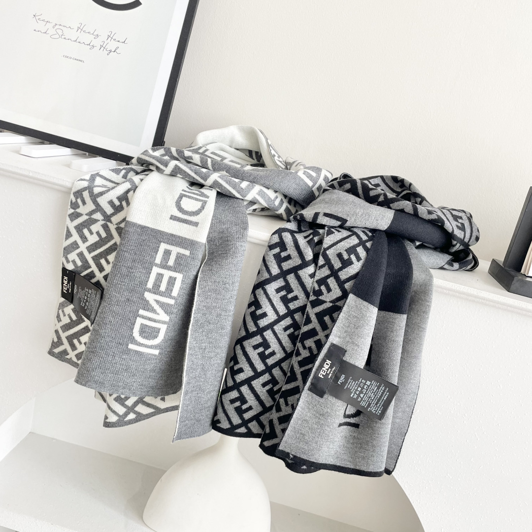 爆款上新 情侣款👍👍芬迪 独家牛货🐂 奢华尽在尺寸之间，高端品质‼️具有超高羊绒品质才会被此品牌青睐‼️