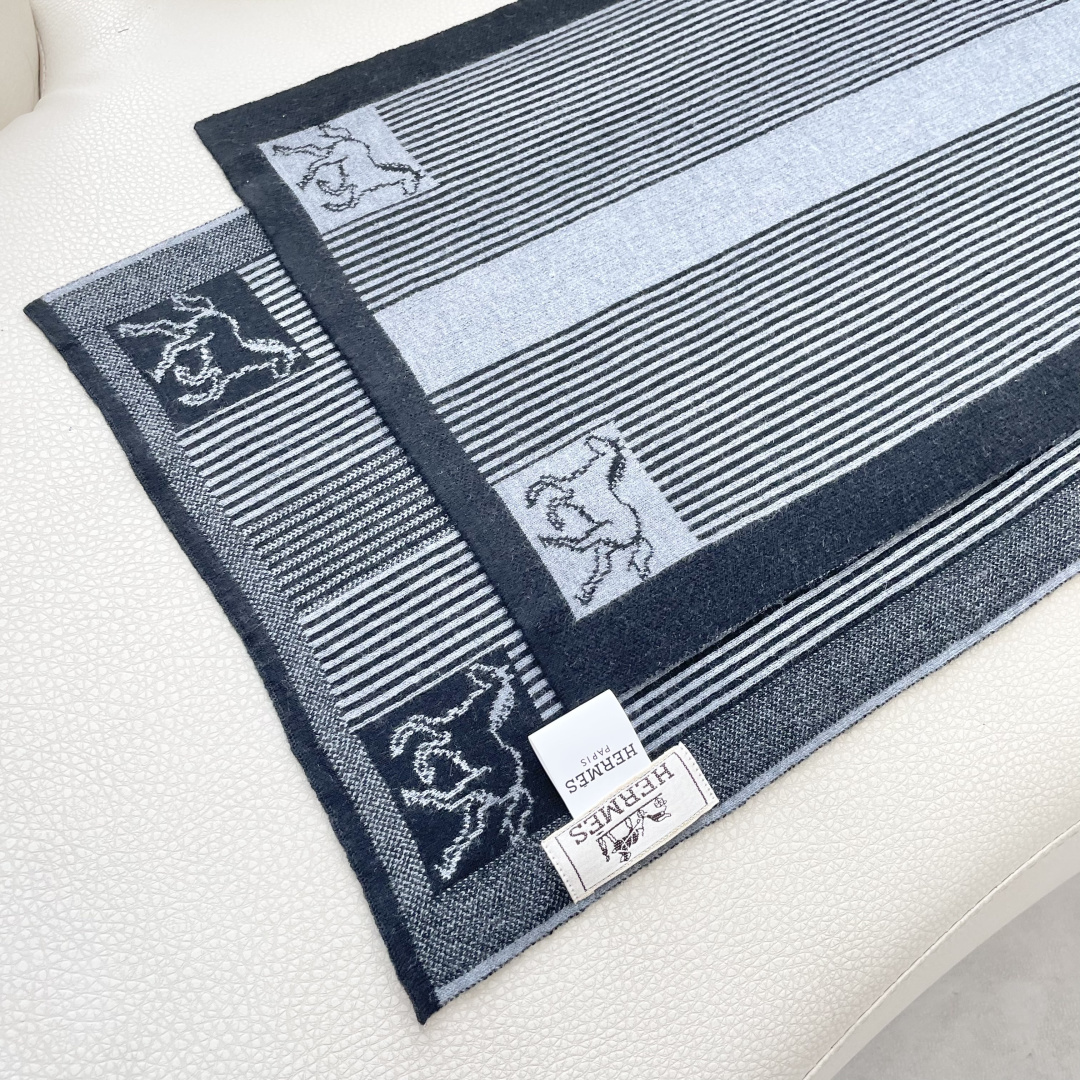 爆款上新 情侣款👍👍爱马仕独家牛货🐂 奢华尽在尺寸之间，高端品质‼️具有超高羊绒品质才会被此品牌青睐‼️