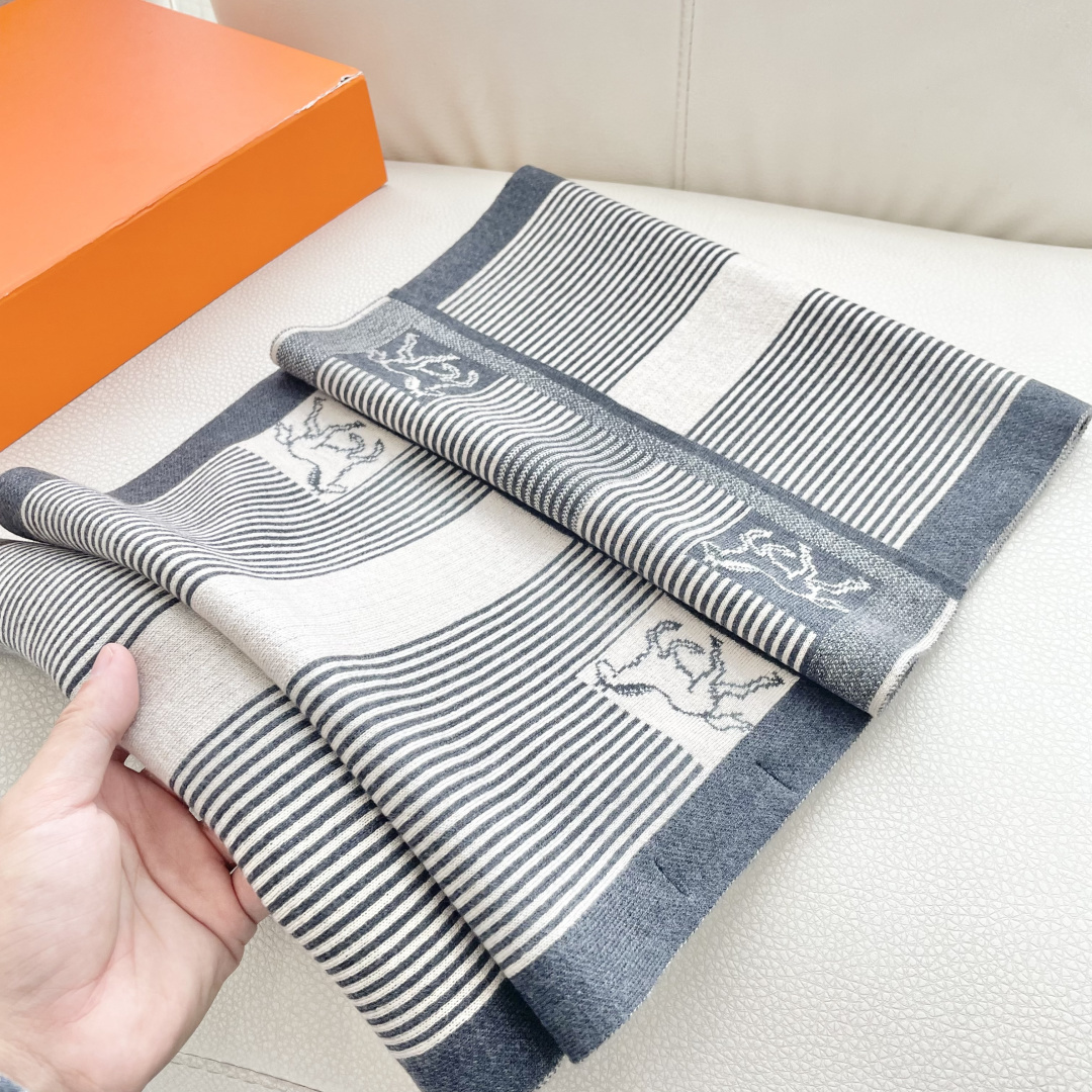 爆款上新 情侣款👍👍爱马仕独家牛货🐂 奢华尽在尺寸之间，高端品质‼️具有超高羊绒品质才会被此品牌青睐‼️