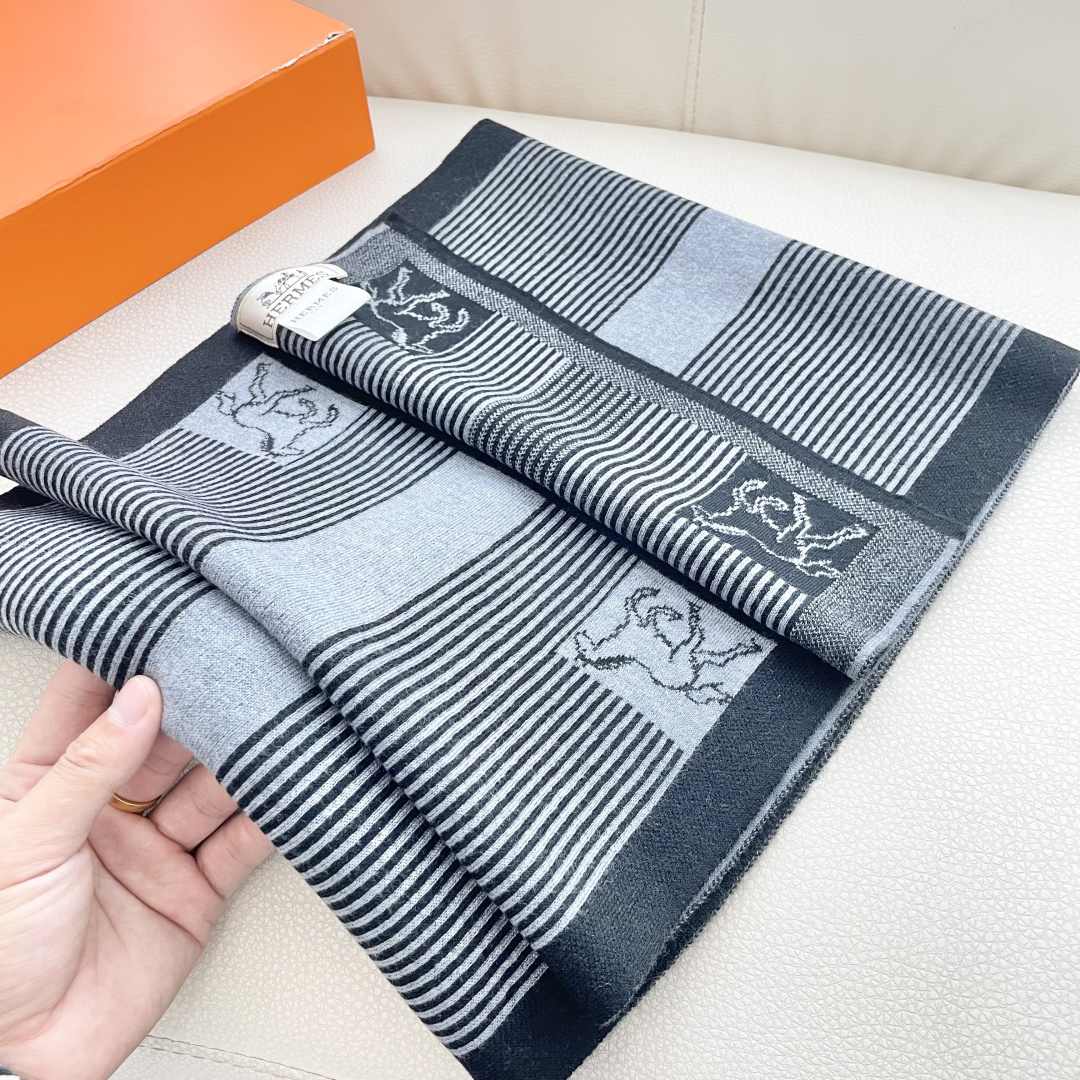 爆款上新 情侣款👍👍爱马仕独家牛货🐂 奢华尽在尺寸之间，高端品质‼️具有超高羊绒品质才会被此品牌青睐‼️