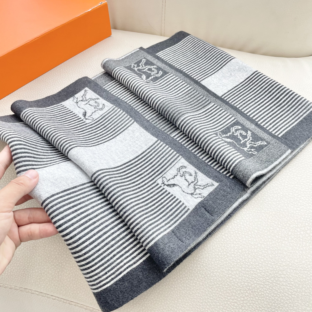 爆款上新 情侣款👍👍爱马仕独家牛货🐂 奢华尽在尺寸之间，高端品质‼️具有超高羊绒品质才会被此品牌青睐‼️