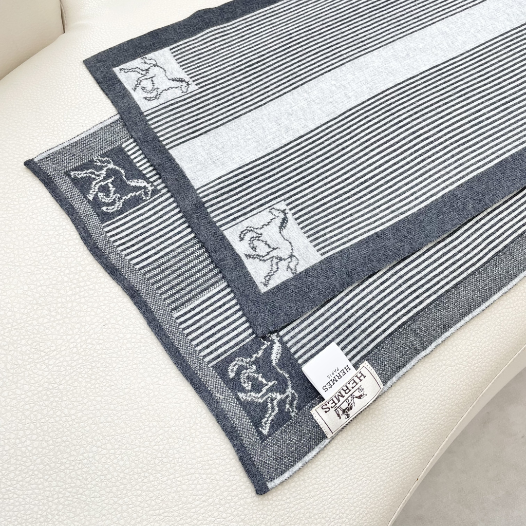 爆款上新 情侣款👍👍爱马仕独家牛货🐂 奢华尽在尺寸之间，高端品质‼️具有超高羊绒品质才会被此品牌青睐‼️