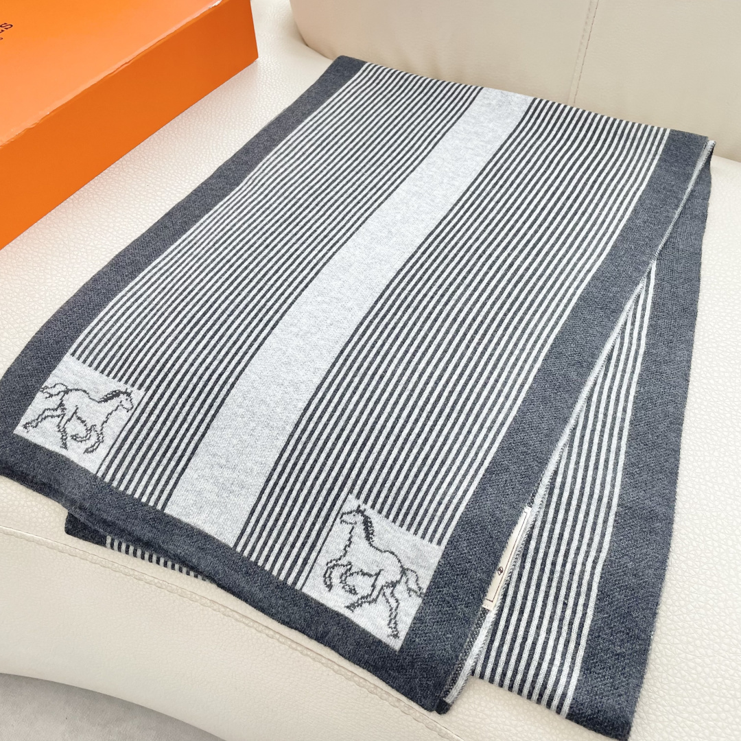 爆款上新 情侣款👍👍爱马仕独家牛货🐂 奢华尽在尺寸之间，高端品质‼️具有超高羊绒品质才会被此品牌青睐‼️