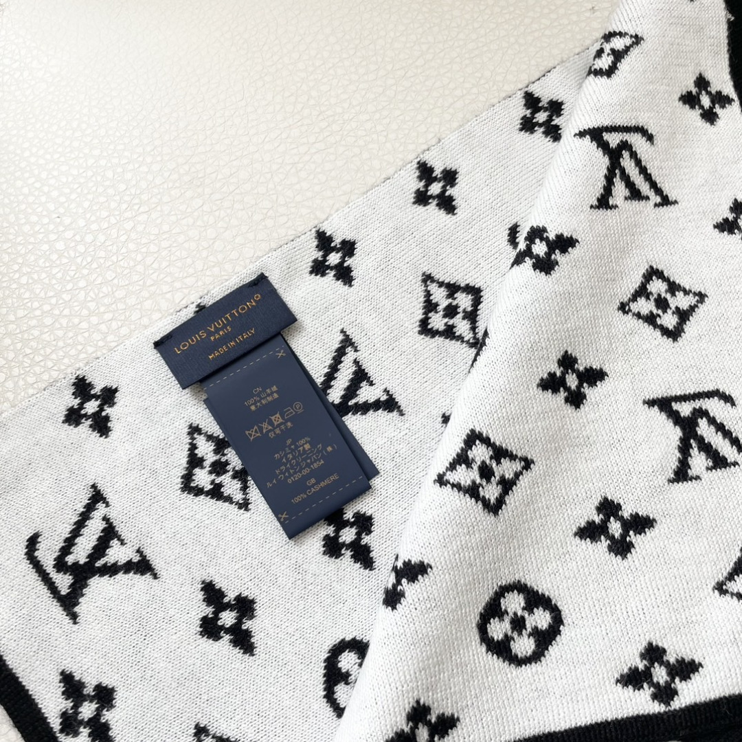 爆款上新 情侣款👍👍LV 独家牛货🐂 奢华尽在尺寸之间，高端品质‼️具有超高羊绒品质才会被此品牌青睐‼️