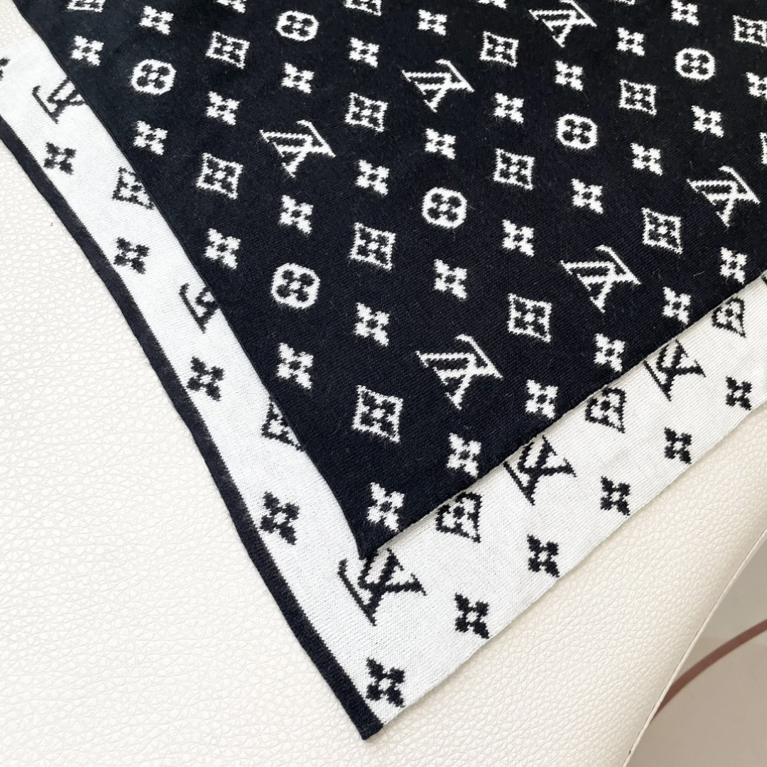 爆款上新 情侣款👍👍LV 独家牛货🐂 奢华尽在尺寸之间，高端品质‼️具有超高羊绒品质才会被此品牌青睐‼️