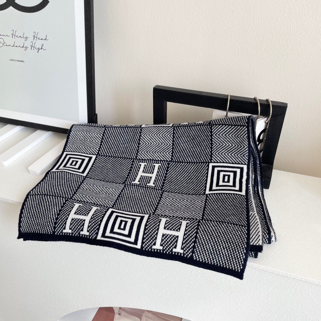 爆款上新 情侣款👍👍爱马仕 独家牛货🐂 奢华尽在尺寸之间，高端品质‼️具有超高羊绒品质才会被此品牌青睐‼