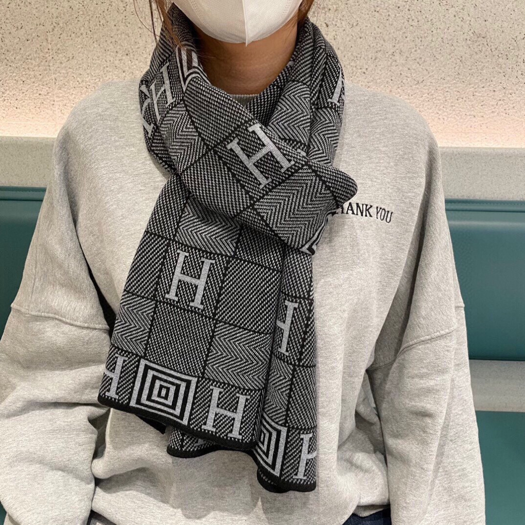 爆款上新 情侣款👍👍爱马仕 独家牛货🐂 奢华尽在尺寸之间，高端品质‼️具有超高羊绒品质才会被此品牌青睐‼