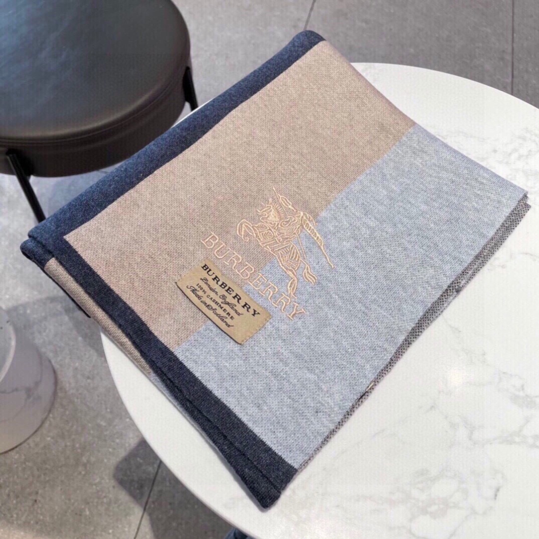 爆款上新 情侣款👍👍B家【经典战马】货🐂 奢华尽在尺寸之间，高端品质‼️具有超高羊绒品质才会被此品牌青睐