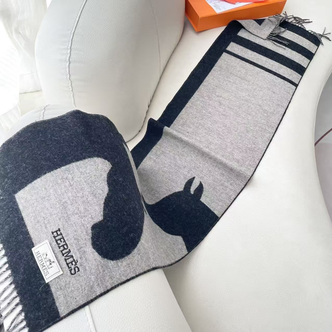 上新2025爱马仕男女款围巾且买且珍惜😍~都是出口订单所以比较难遇❤️东西讲究少而精😍好看的一定要收😎这