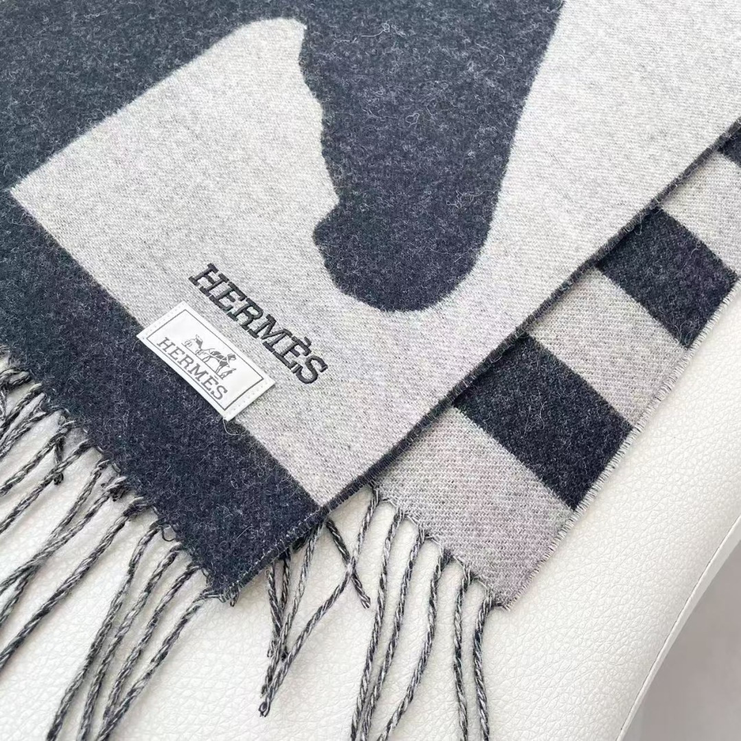 上新2025爱马仕男女款围巾且买且珍惜😍~都是出口订单所以比较难遇❤️东西讲究少而精😍好看的一定要收😎这