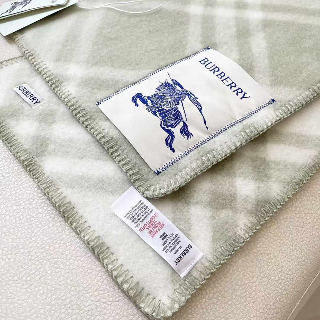 （2025最新版本缩边）𝐁𝐔𝐑𝐁𝐄𝐑𝐑✓最新配色。 【斜格长巾】工艺与材质完全与专柜无区别，粗犷耐用，厚