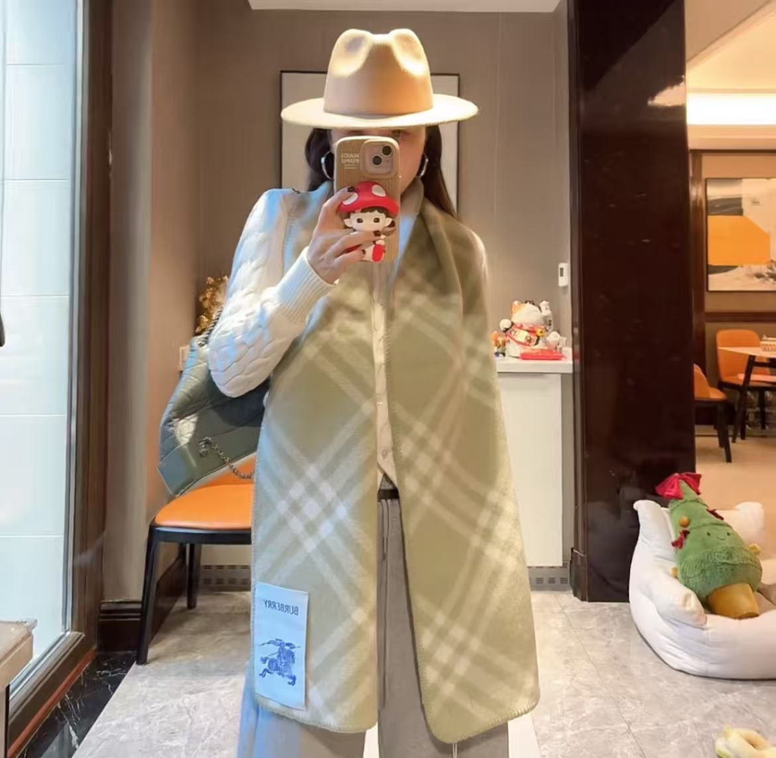 （2025最新版本缩边）𝐁𝐔𝐑𝐁𝐄𝐑𝐑✓最新配色。 【斜格长巾】工艺与材质完全与专柜无区别，粗犷耐用，厚