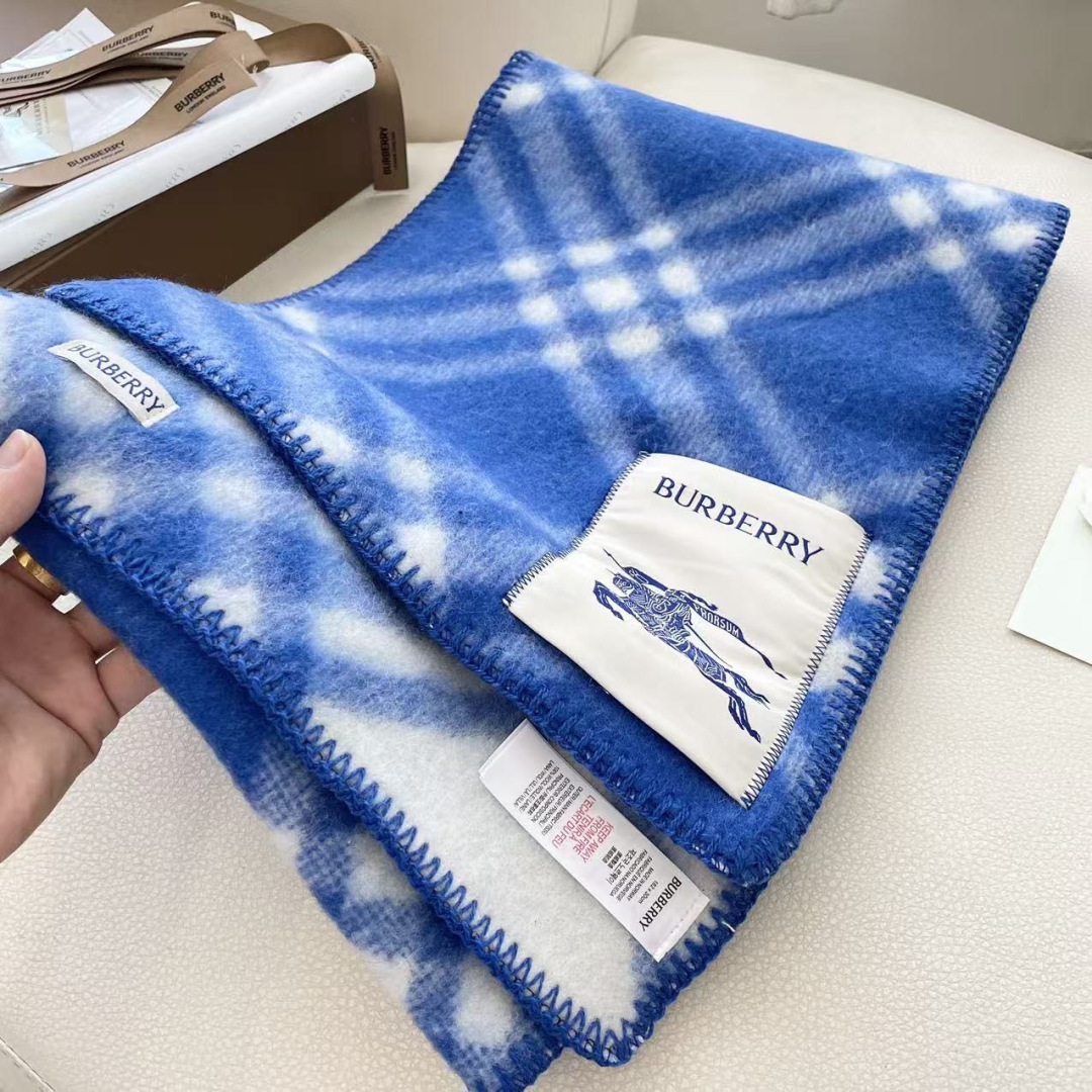 （2025最新版本缩边）𝐁𝐔𝐑𝐁𝐄𝐑𝐑✓最新配色。 【斜格长巾】工艺与材质完全与专柜无区别，粗犷耐用，厚