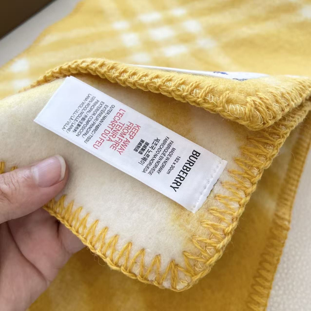 （2025最新版本缩边）𝐁𝐔𝐑𝐁𝐄𝐑𝐑✓最新配色。 【斜格长巾】工艺与材质完全与专柜无区别，粗犷耐用，厚