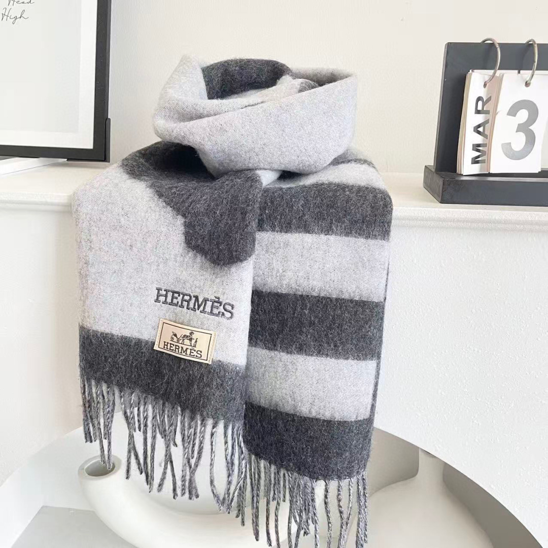 上新2025爱马仕男女款围巾且买且珍惜😍~都是出口订单所以比较难遇❤️东西讲究少而精😍好看的一定要收😎这