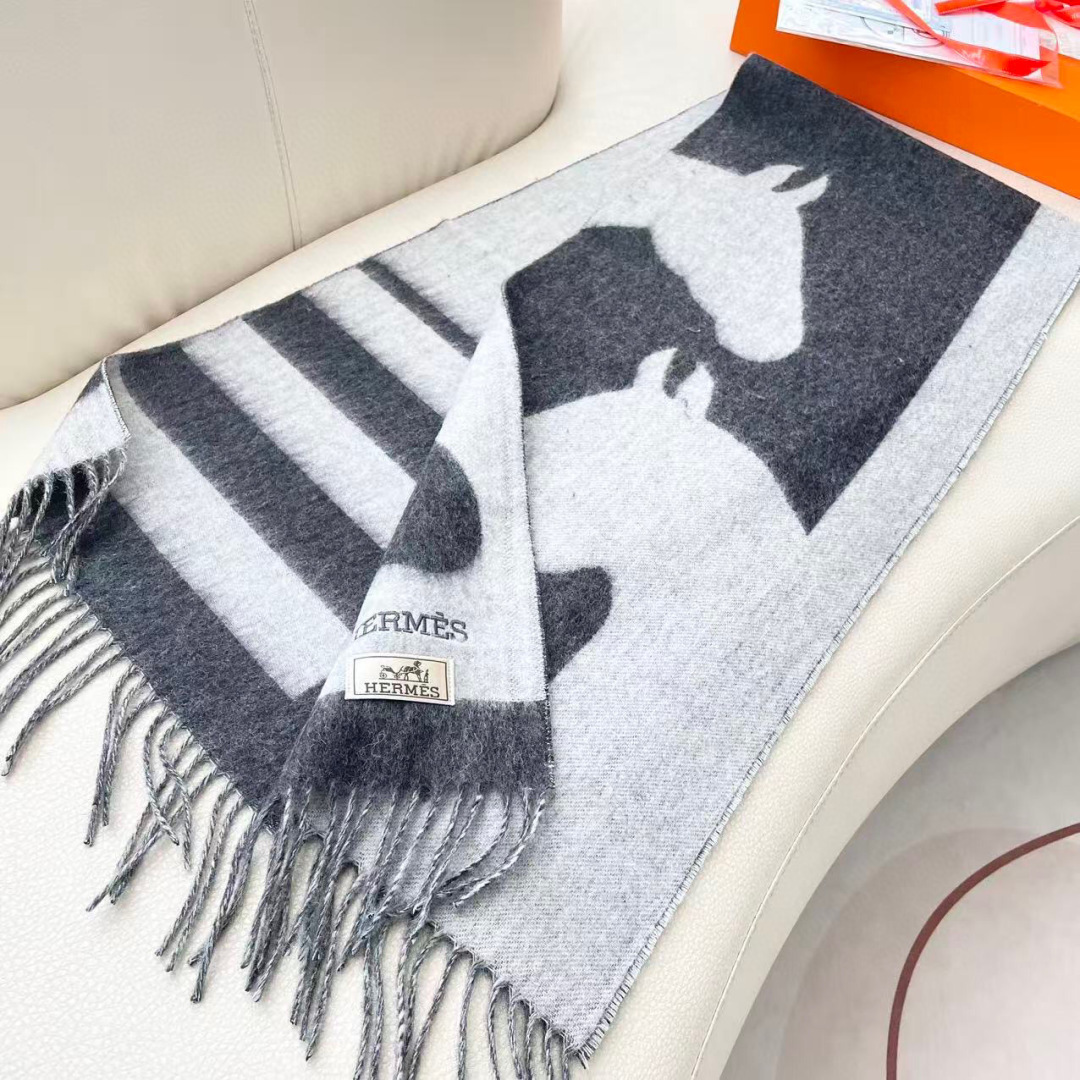 上新2025爱马仕男女款围巾且买且珍惜😍~都是出口订单所以比较难遇❤️东西讲究少而精😍好看的一定要收😎这