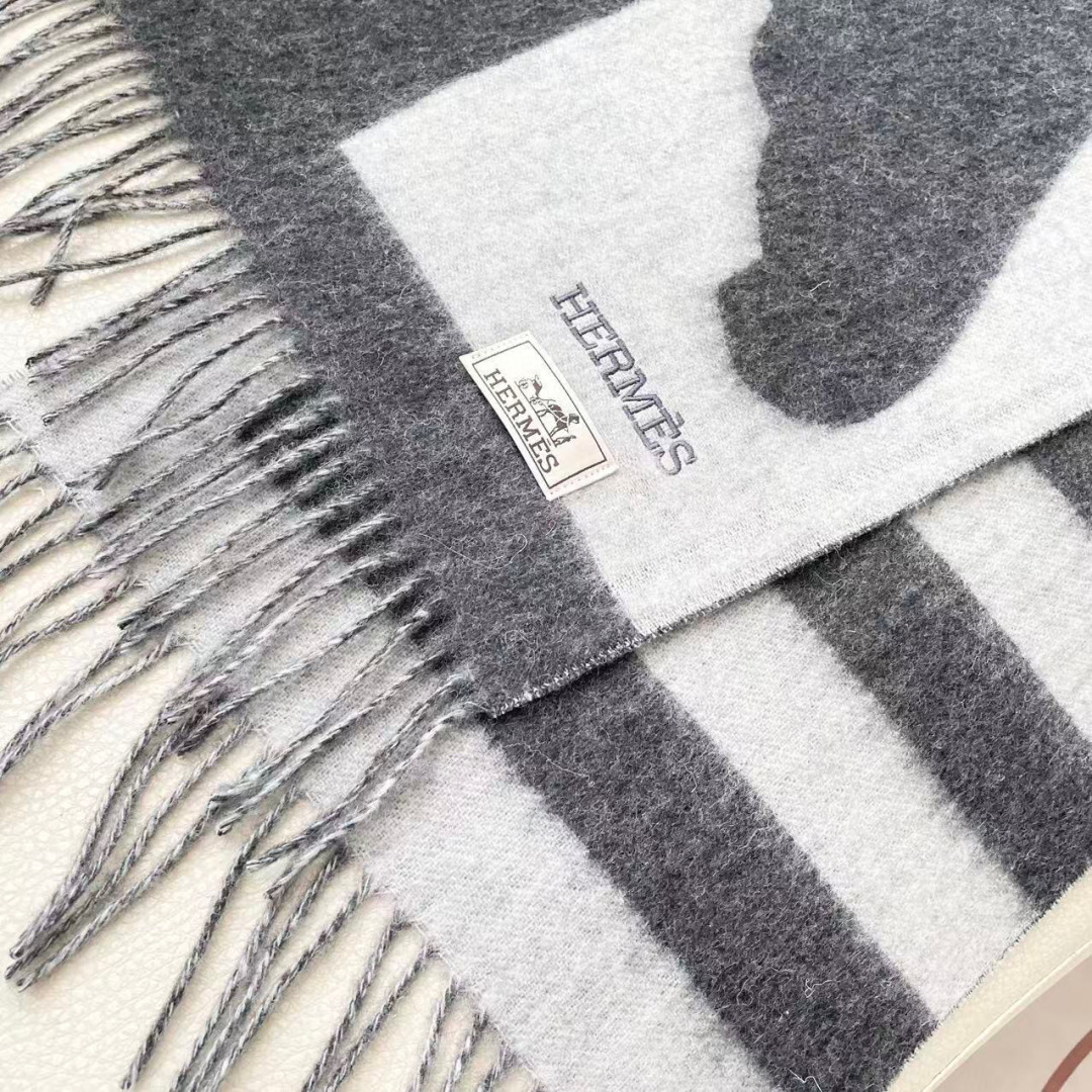 上新2025爱马仕男女款围巾且买且珍惜😍~都是出口订单所以比较难遇❤️东西讲究少而精😍好看的一定要收😎这
