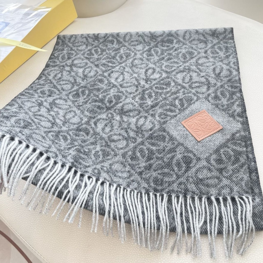 👑👑新款顶级原单中性款‼️罗意威【LW条纹长巾】很幸運拿到這個品牌的東西，真的不多見，很少在國內做訂單，